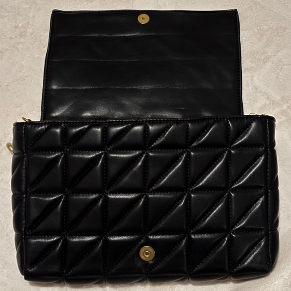 Zara Black Quilted Shoulder Bag with Gold Chain - Picture 2 of 6